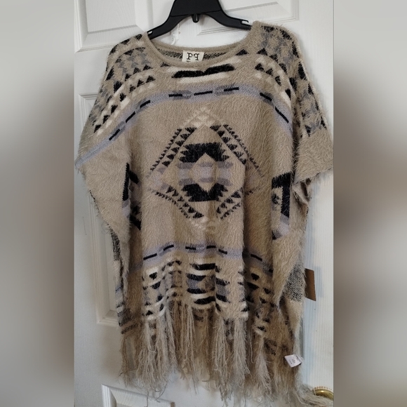 NWT PQLA Fringe Boho Poncho/Sweater - Picture 2 of 12